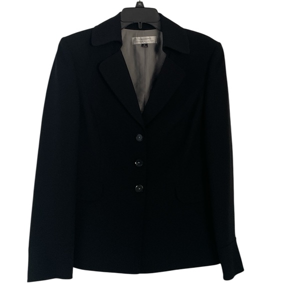 Tahari Classic Black Women's  3 button closure Blazer in size 10 - Picture 1 of 8